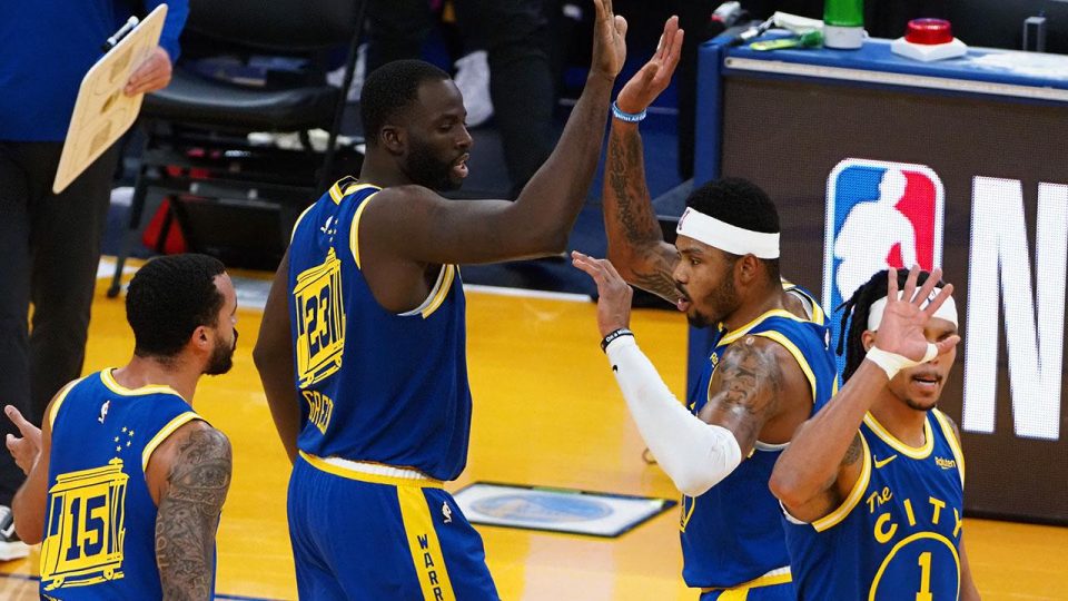 Golden State Warriors 22 sayı geriden gelerek kazandı